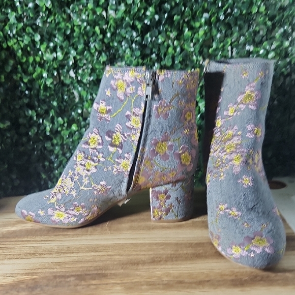 Zigi Soho Floral Embroidered Ankle Boots - Gray and Pink - Picture 5 of 11